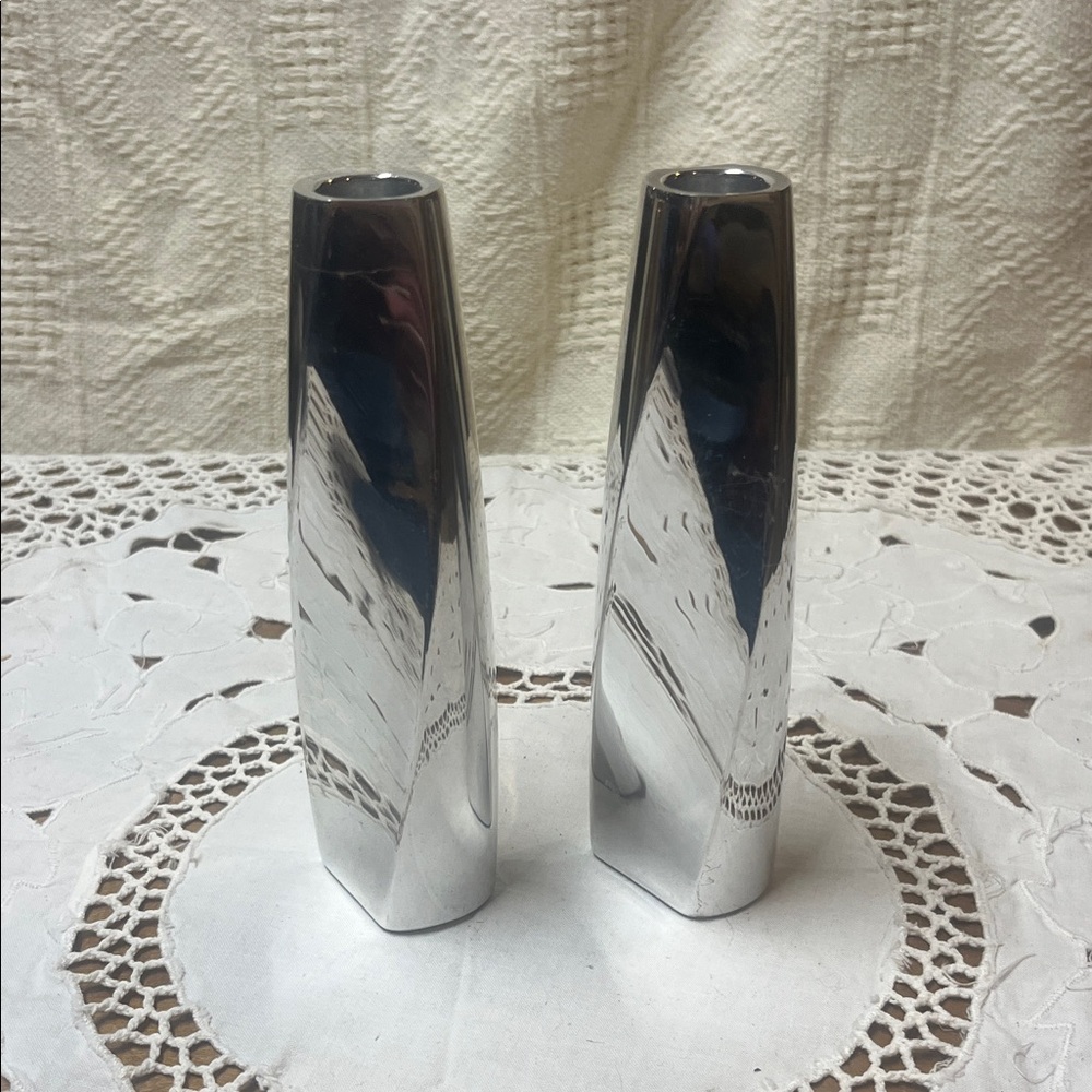 Elegant Silver Nambé Twist candlesticks designed by Fred Bould Set of 2. 7” 6236